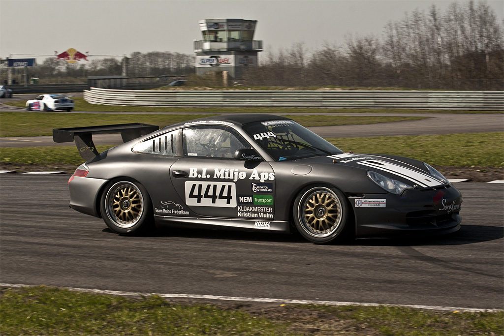Mikkel C. Johansen sætter hurtigste tid i teamets Porsche 996 GT3-Cup
(Foto: Jesper Giørtz-Behrens)